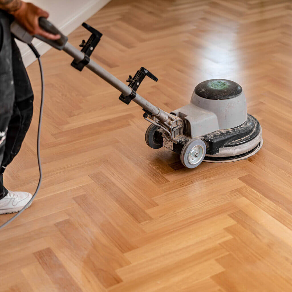 Parkett nach der Reinigung – aufgefrischte Oberfläche nach professioneller Parkettreinigung