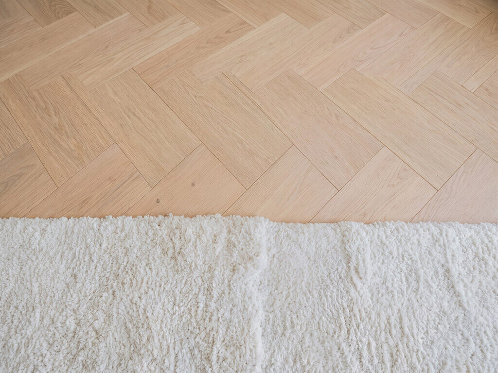 Fischgrätparkett Eiche Prime, geölt: Detailaufnahme aus der Parkettausstellung von Wippler Parkett
