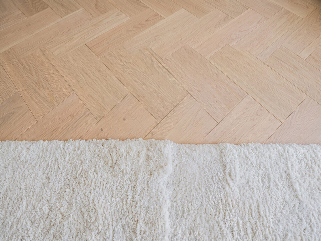 Fischgrätparkett aus Eiche in Prime-Sortierung, natural beige geölt