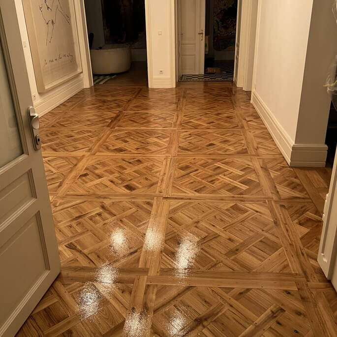 Neu verlegtes Versailles-Tafelparkett aus Eiche in Frankfurt-Sachsenhausen